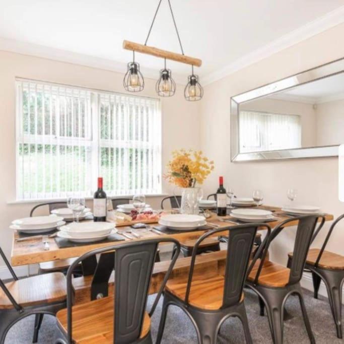 Beautiful Large Property, Sleeps 9 Walking Distance To The Sea , Beaches And Restaurants Fantastic Interior Lyme Regis Buitenkant foto