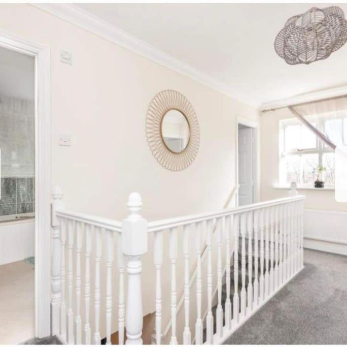 Beautiful Large Property, Sleeps 9 Walking Distance To The Sea , Beaches And Restaurants Fantastic Interior Lyme Regis Buitenkant foto