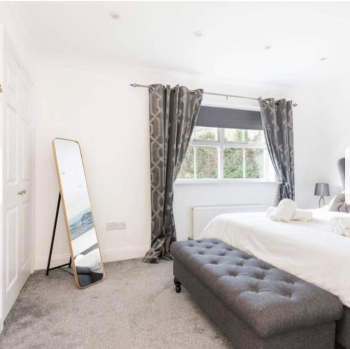 Beautiful Large Property, Sleeps 9 Walking Distance To The Sea , Beaches And Restaurants Fantastic Interior Lyme Regis Buitenkant foto