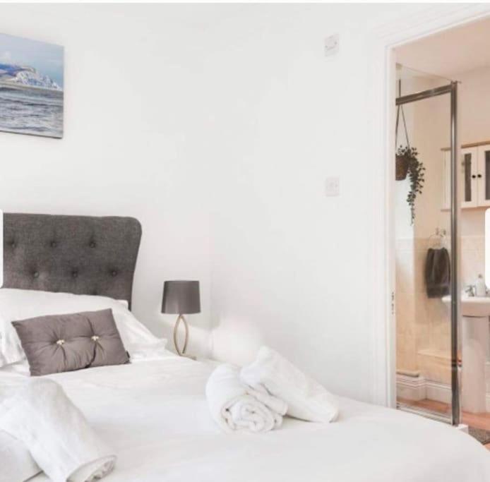 Beautiful Large Property, Sleeps 9 Walking Distance To The Sea , Beaches And Restaurants Fantastic Interior Lyme Regis Buitenkant foto