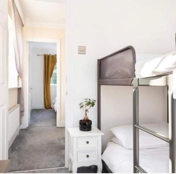 Beautiful Large Property, Sleeps 9 Walking Distance To The Sea , Beaches And Restaurants Fantastic Interior Lyme Regis Buitenkant foto