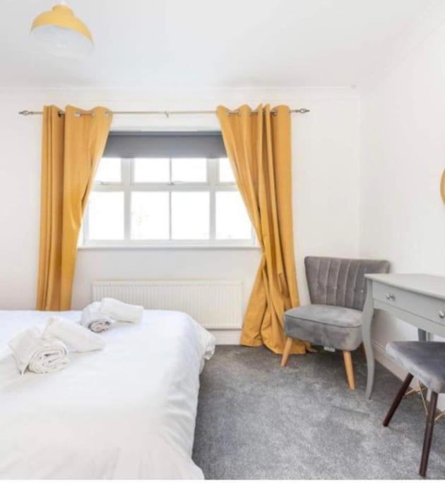 Beautiful Large Property, Sleeps 9 Walking Distance To The Sea , Beaches And Restaurants Fantastic Interior Lyme Regis Buitenkant foto